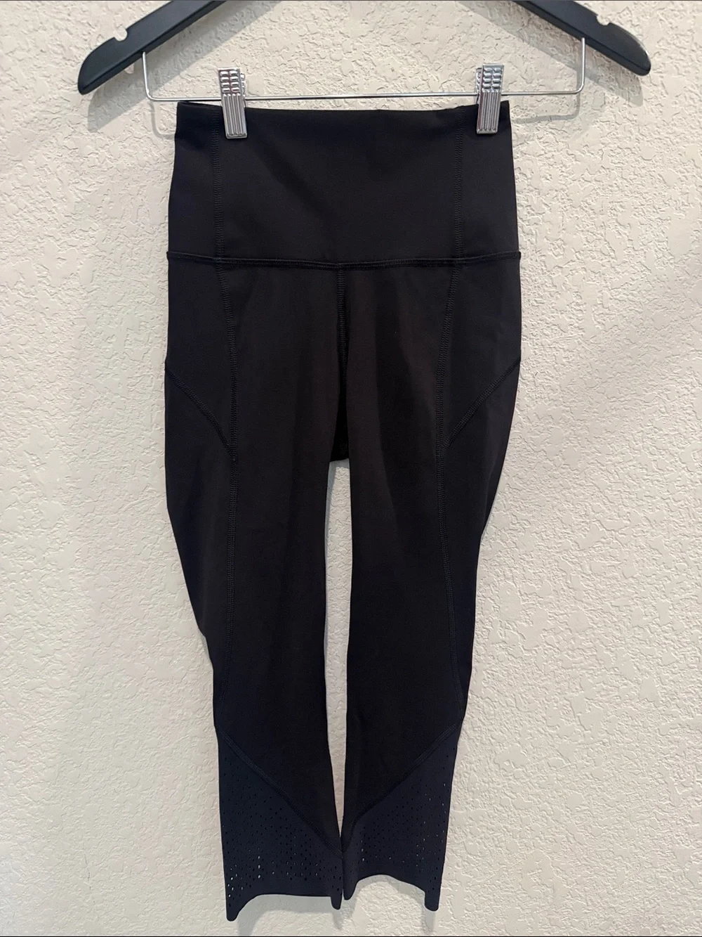 Lululemon Black High-Waist Athletic Capri Leggings size 2 - Picture 1 of 9